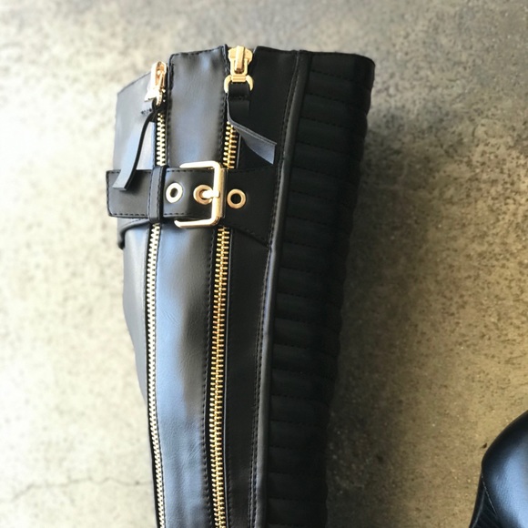 Italiana Sexy Black and Gold Heeled Moto Boot - Picture 6 of 8